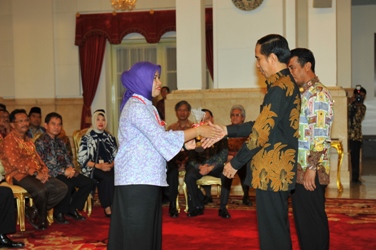 SUMBAR BOYONG EMPAT PENGHARGAAN APN TINGKAT NASIONAL TAHUN 2015