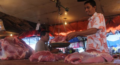 GILIRAN HARGA DAGING SAPI MEROKET