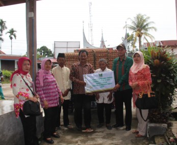 PENYERAHAN BANTUAN UNTUK KORBAN BENCANA ALAM KAB. LIMAPULUH KOTA