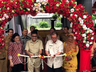 GUBERNUR DAN WAKIL GUBERNUR SUMBAR LAUNCHING TOKO TANI INDONESIA CENTER